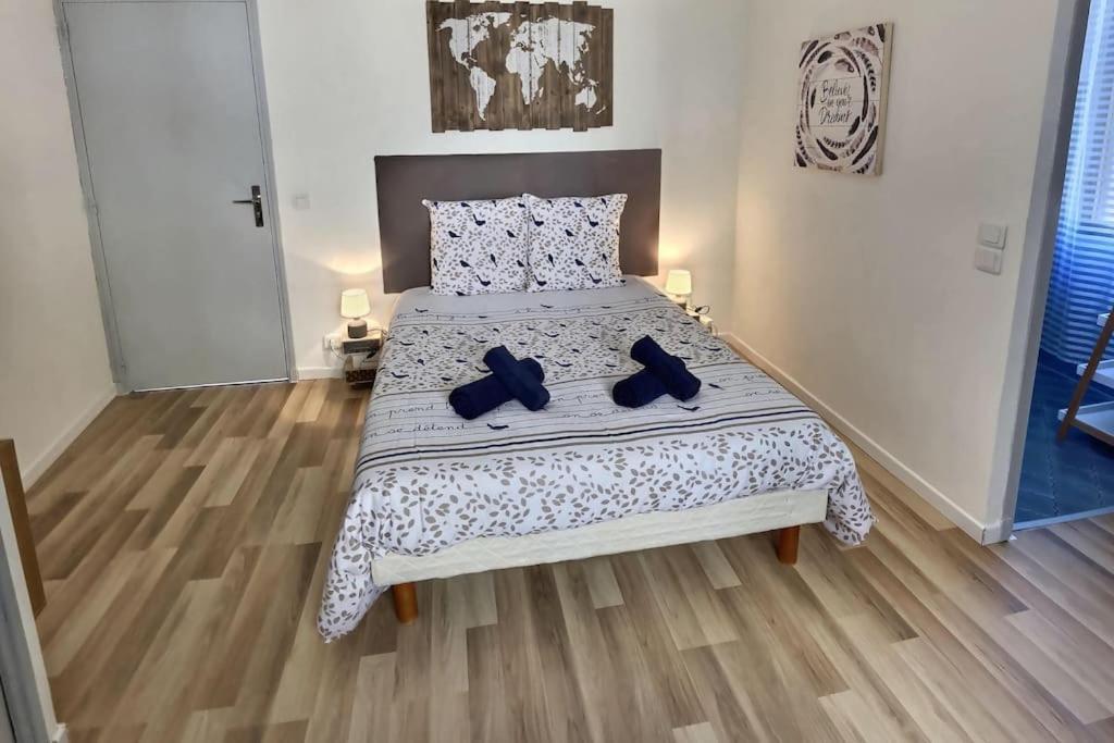 Апартаменты Studio Vue Sur La Roche, Au Calme Moustiers #1 Экстерьер фото